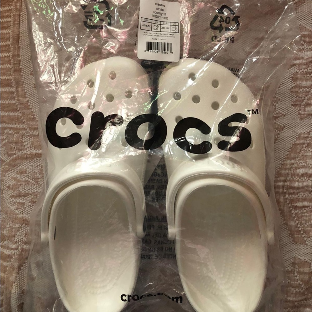 Women & Men New White Crocs - Picture 4 of 4